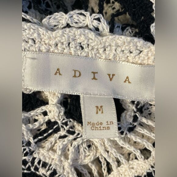 A Diva Crocheted Sweater Floral Black & Cream M - Picture 5 of 7